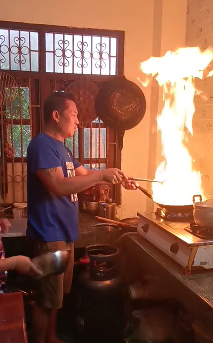 ผักบุ้งไฟแดง