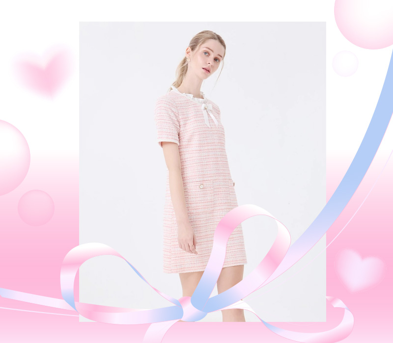 ชุดเดรสสีชมพู