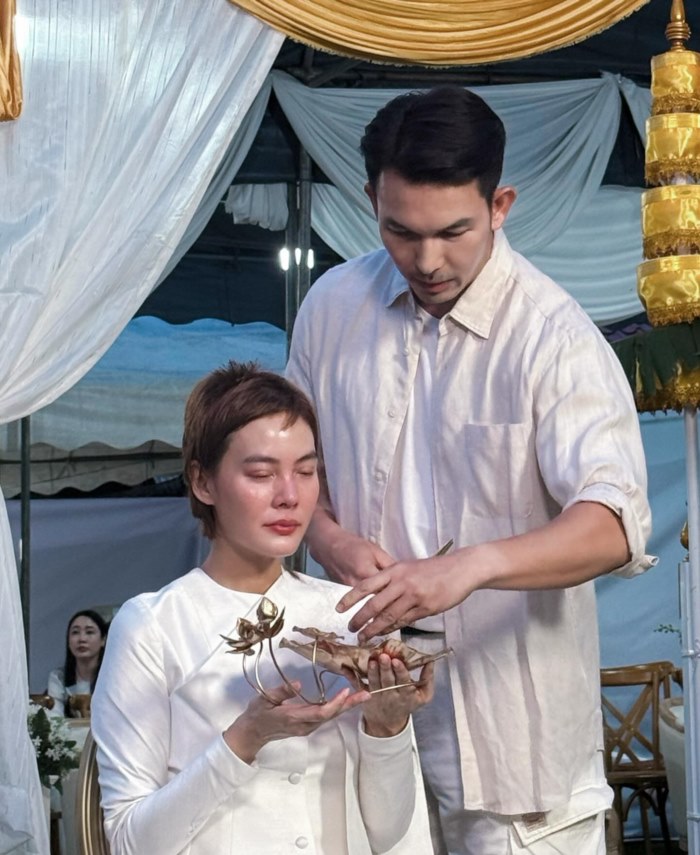 อั้ม อธิชา ร่วมพิธีบวช เจนี่ เทียนโพธิ์สุวรรณ