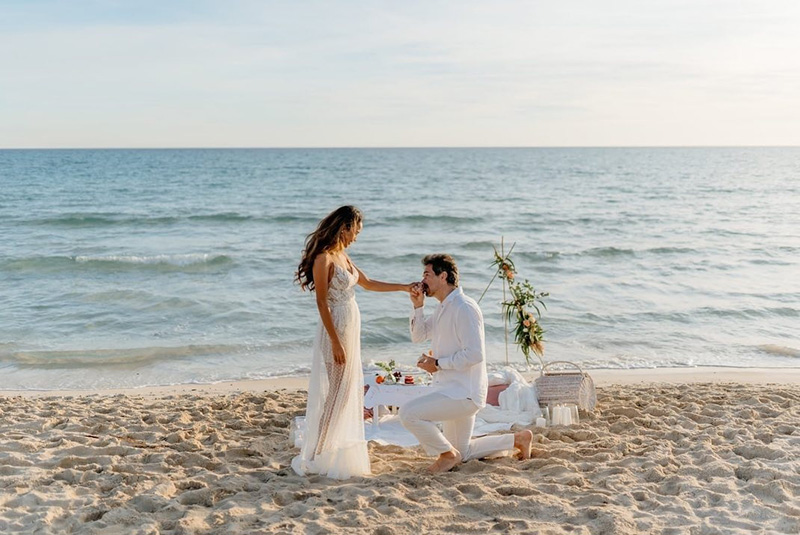 เมญ่า สุดแฮปปี้ แฟนหนุ่มสายฝอ คุกเข่าขอแต่งงาน