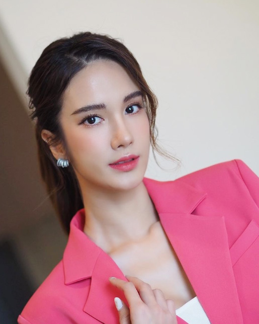 เนย ปภาดา ประวัติ