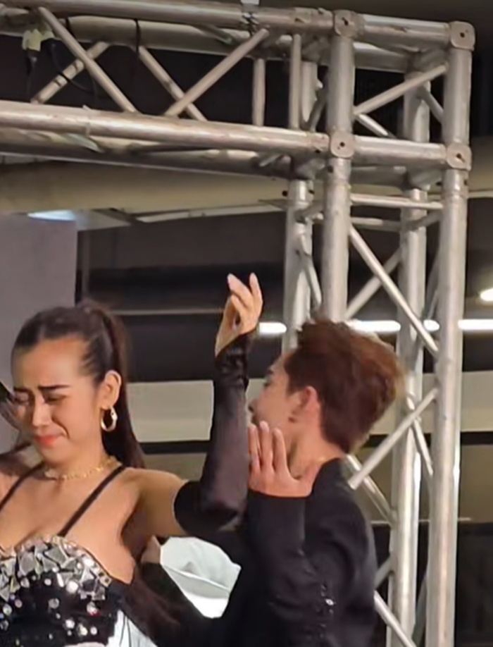 นักร้องหนุ่ม