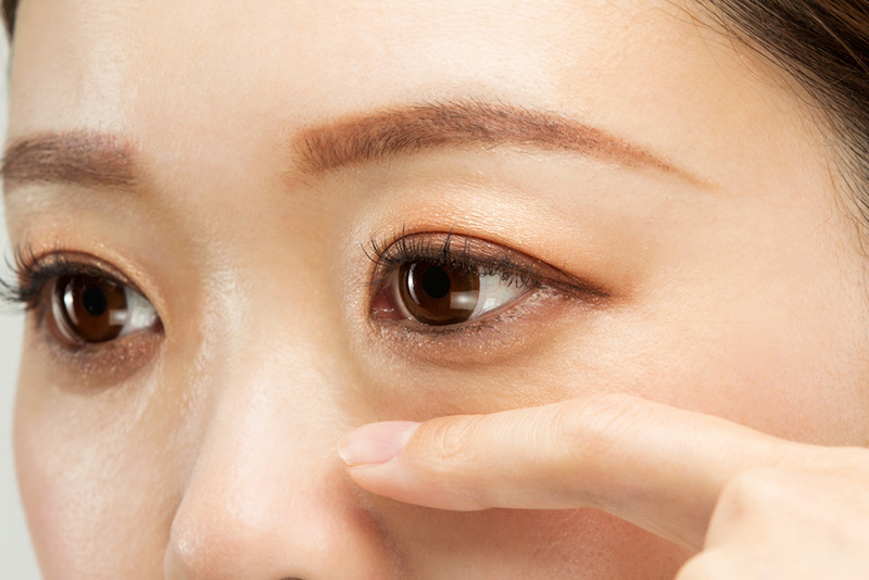 ใต้ตาลึก