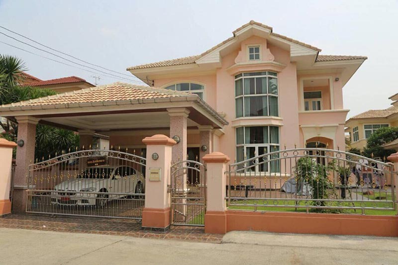 ตั๊กแตน ชลดา