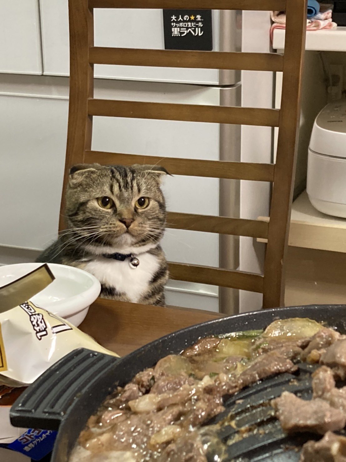 นั่งกินข้าว