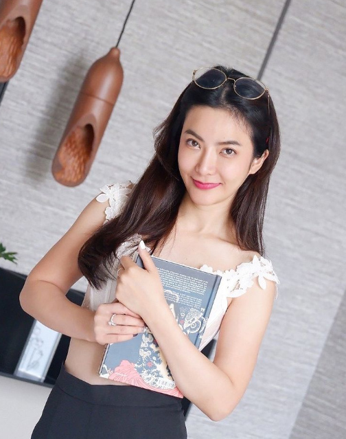 อาย วราไพรินทร์ ประวัติดารา