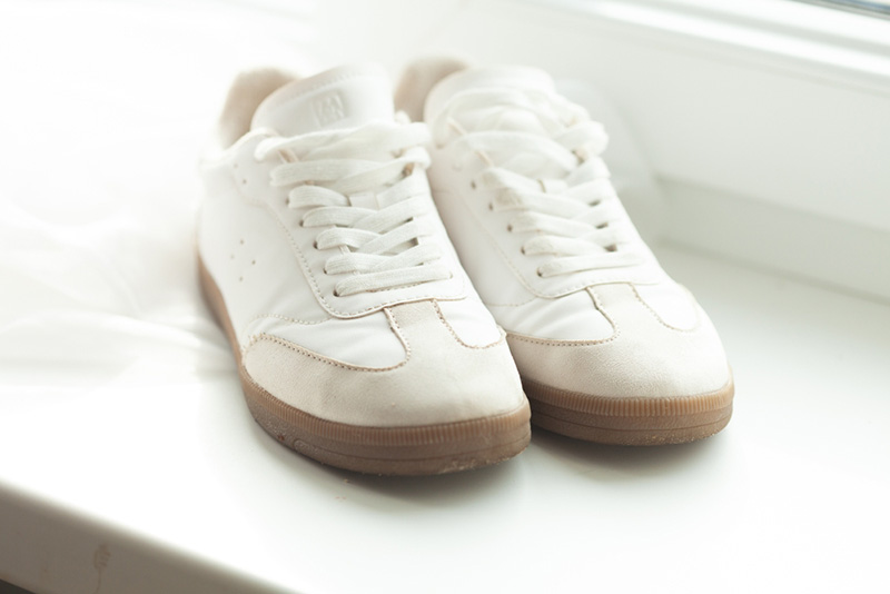 วิธีทำความสะอาดรองเท้าสีขาว