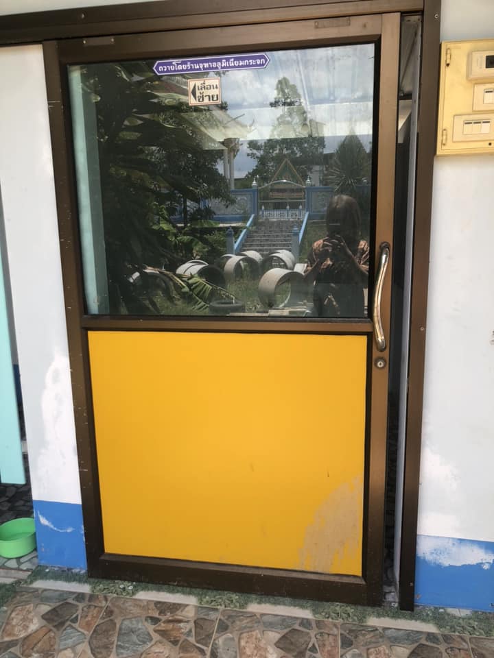 ประตูห้องน้ำ