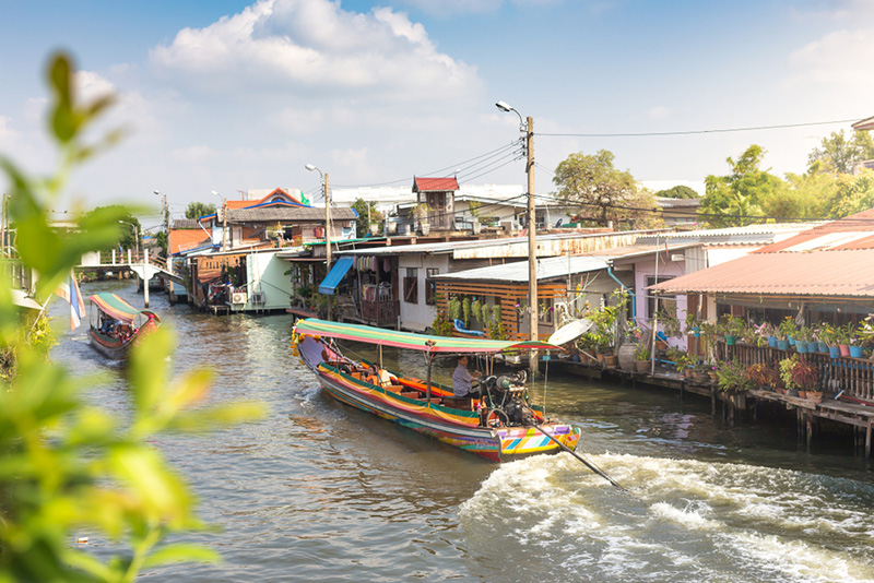 นั่งเรือเที่ยว