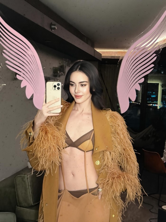 ใหม่ ดาวิกา  Victoria's Secret