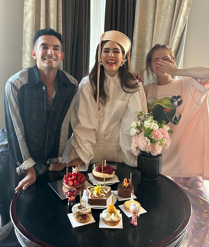 ชมพู่ พลอย