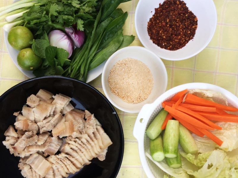 ลาบหมูสามชั้น