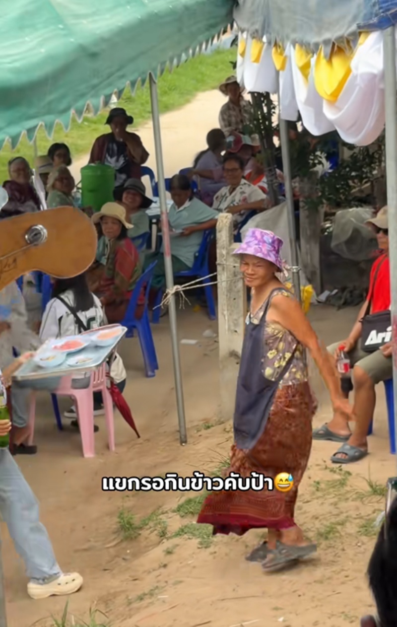 เสิร์ฟอาหาร