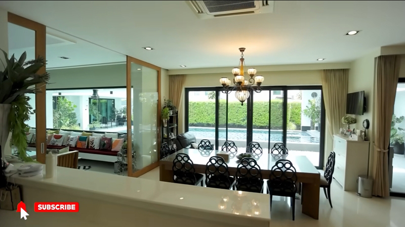 บ้าน จ๊อบ นิธิ ห้องกินข้าว
