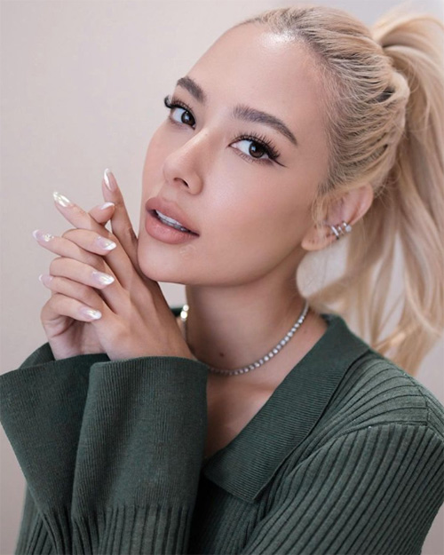 แซมมี่ เคาวเวลล์ ดาราลูกครึ่งหญิง