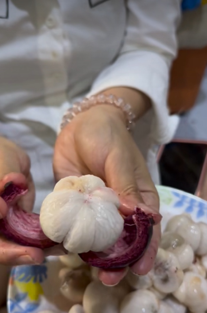 ปอกมังคุด