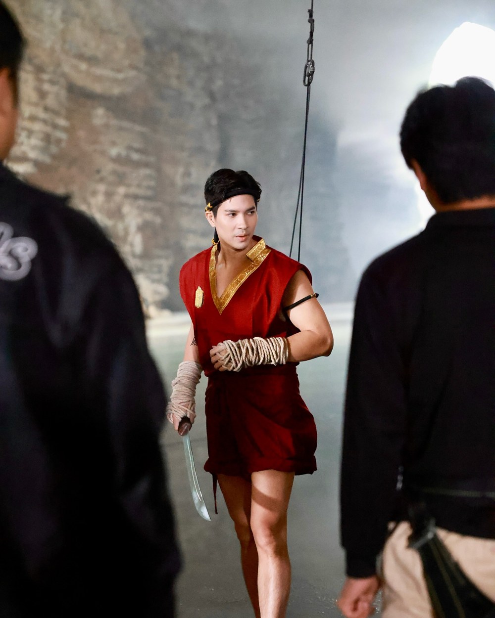 ไมค์ ภัทรเดช สร้างชื่อในจีน โชว์มวยไทยบินได้ ต่อสู้ด้วยดาบไฟ