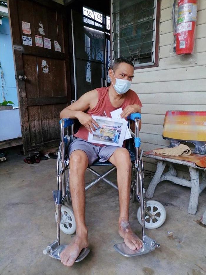 คุณลุงถือถุงแตงกวา