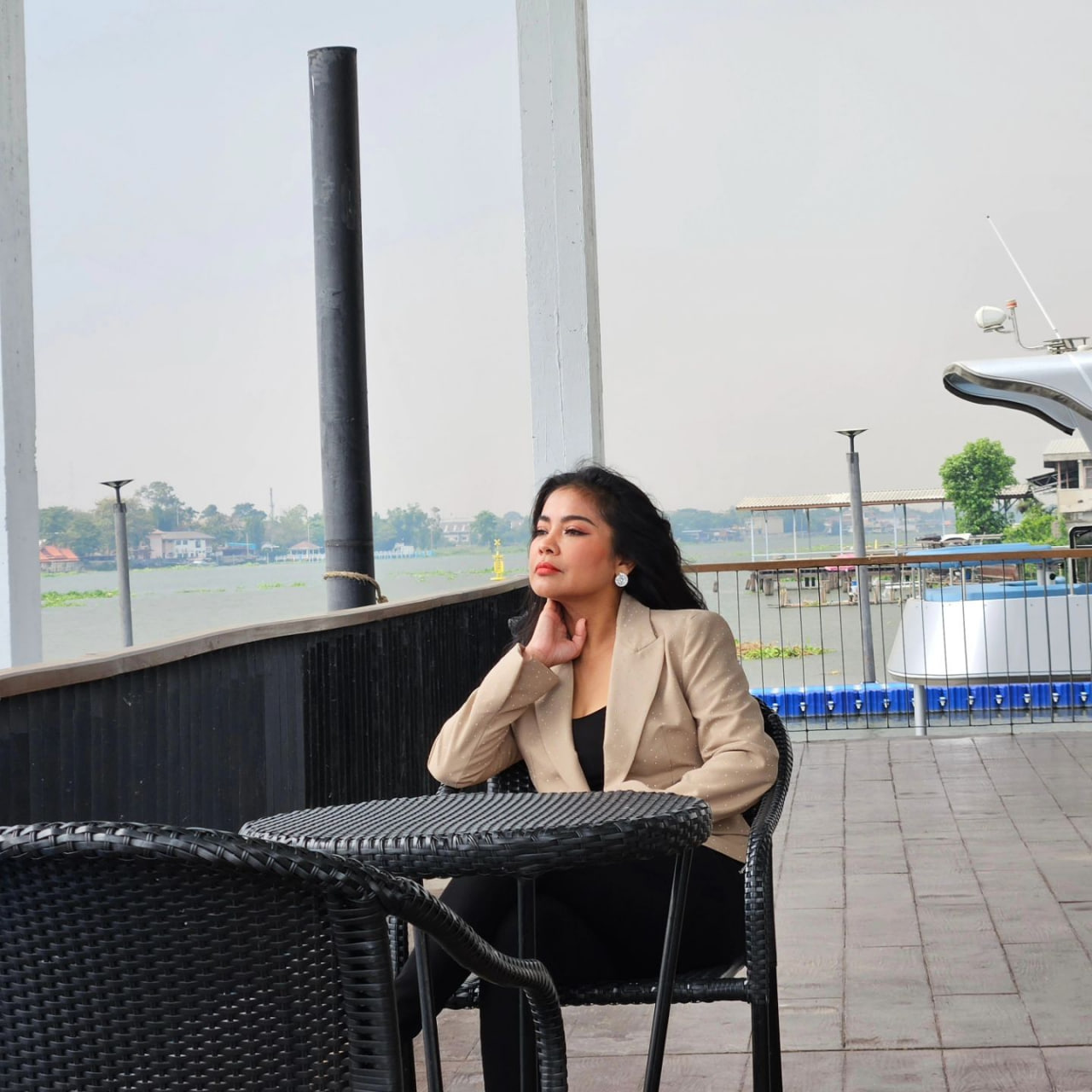 ตั๊ก ศิริพร, นุ้ย เชิญยิ้ม