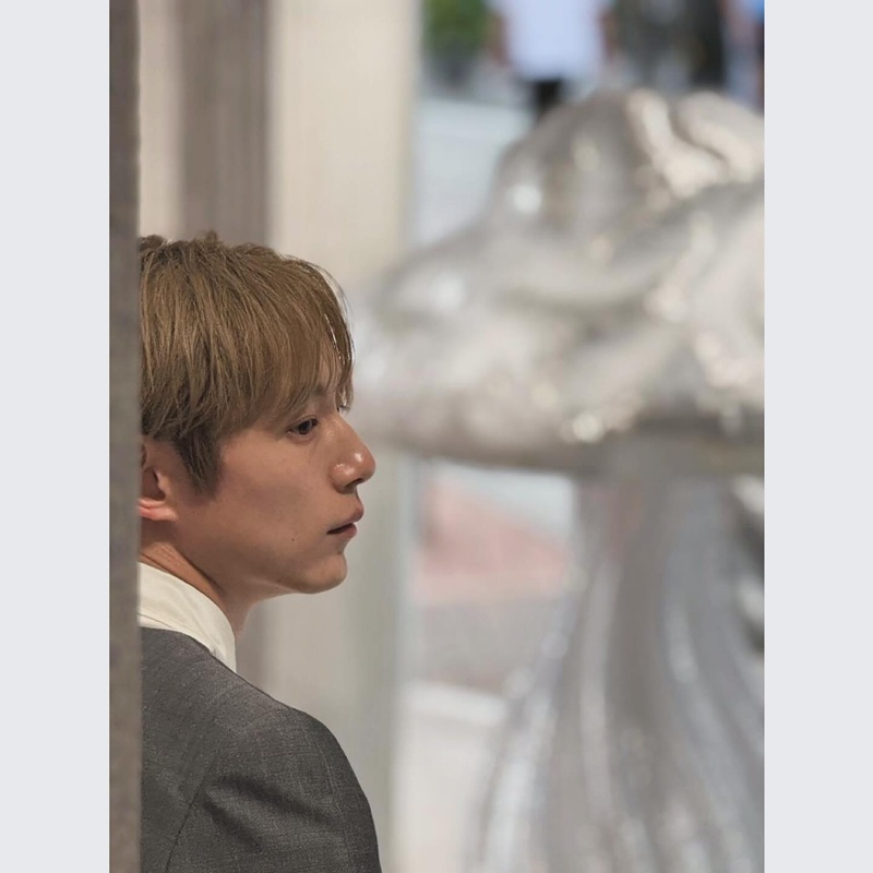 เคนทาโร่ ซากางุจิ ถูกสื่อดังแฉ ซุ่มอยู่กินช่างแต่งหน้า