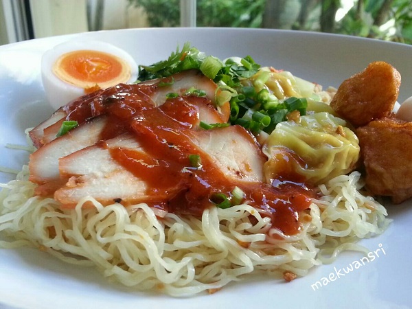 บะหมี่เกี๊ยวไก่แดง