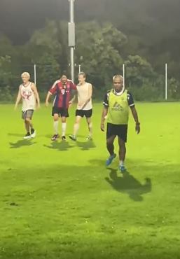 แจ็คสัน หวัง เตะบอล กับ บิวกิ้น กอล์ฟ เต๋า