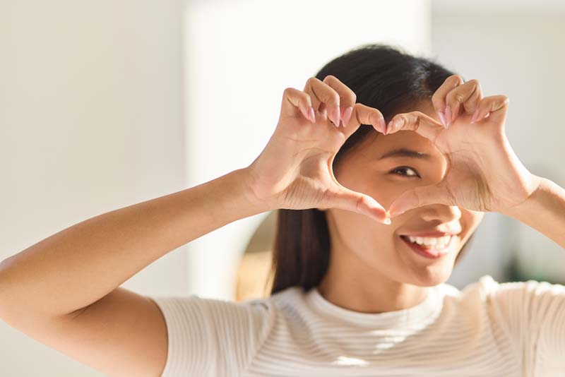 ลูกพลับ มีคุณค่าทางอาหารช่วยบำรุงสายตา ลูกพลับ 1 ลูกจะให้วิตามินเอราว ๆ 15%