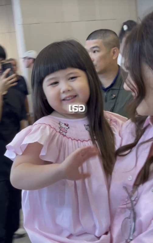 น้องแอบิเกล เปิดโหมดดาราสาว