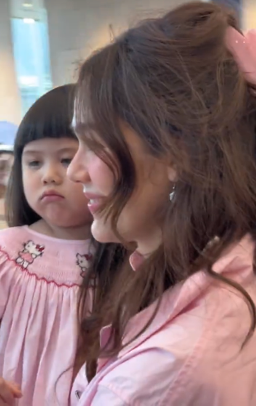 น้องแอบิเกล เปิดโหมดดาราสาว