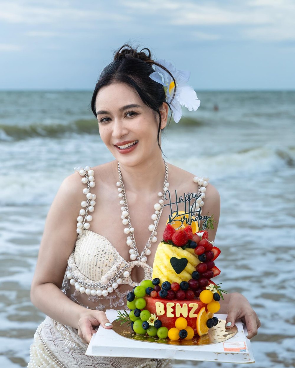 เบนซ์ ปุณยาพร ฉลองวันเกิดวัย 40 ในลุคแซ่บ แต่คนโฟกัส ท้องหรือเปล่า