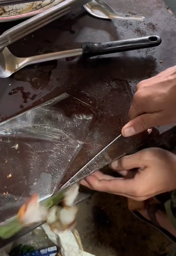 หั่นหมูกรอบ