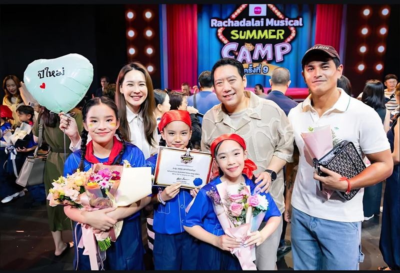 แอฟ สงกรานต์ พร้อมหน้าเชียร์ น้องปีใหม่