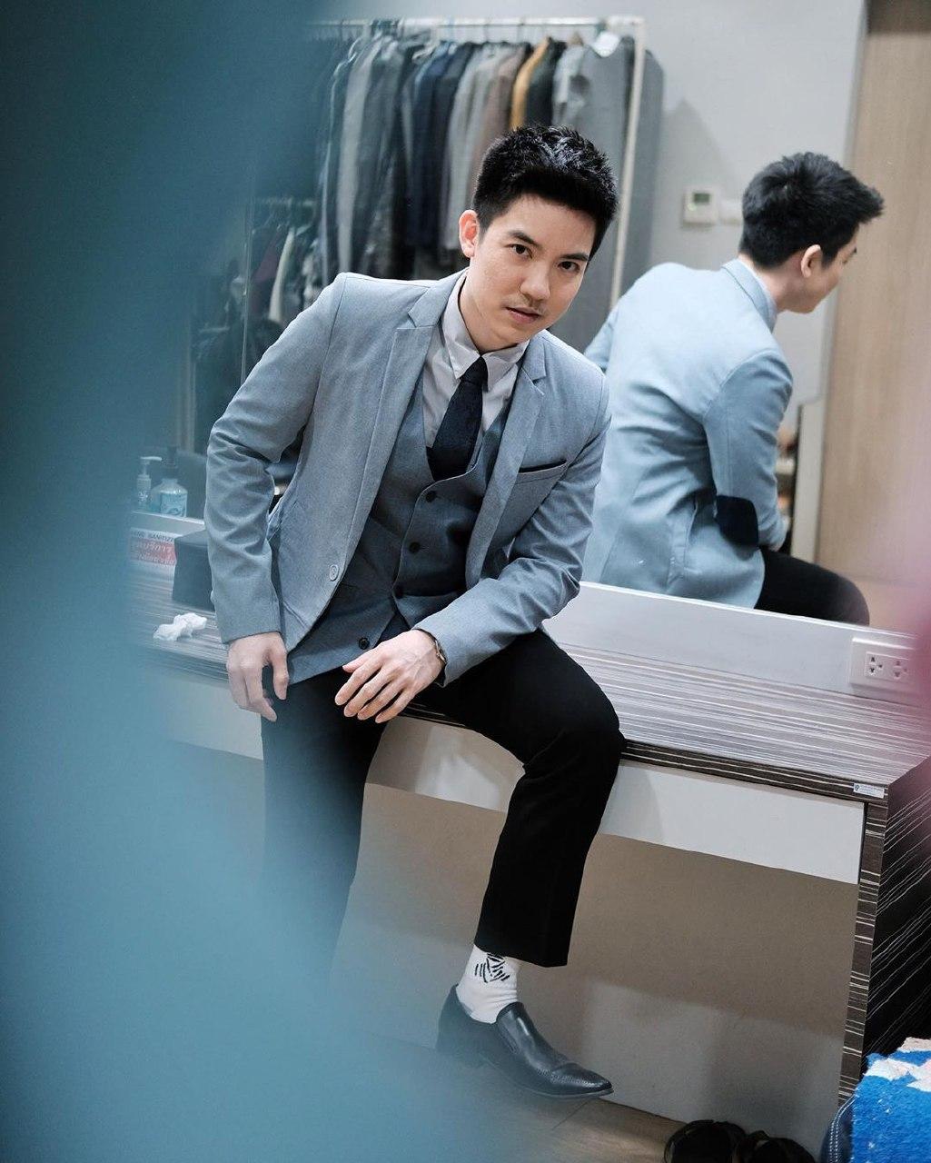 แบงค์ พบเอก