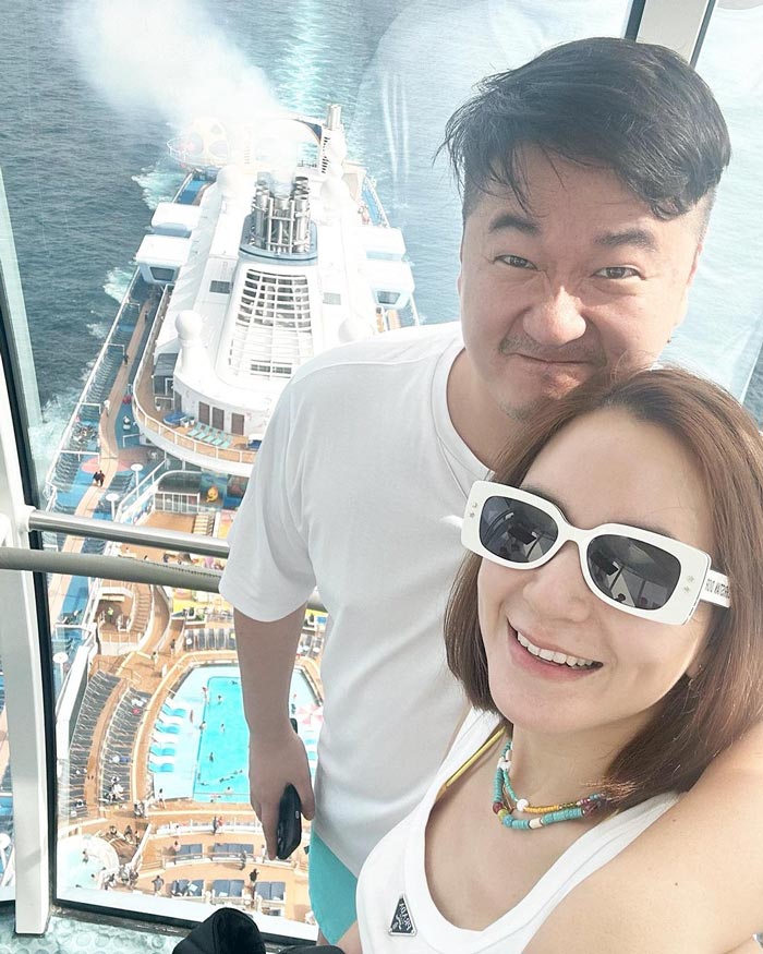 ครอบครัว พลอย ชิดจันทร์ ล่องเรือ