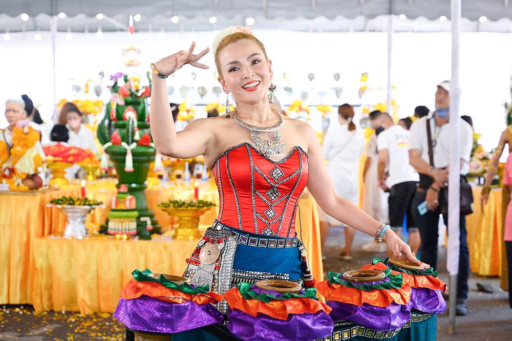 ฝน ธนสุนทร