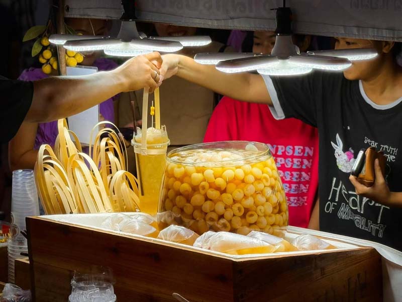 ถนนคนเดินแม่กลอง ร้านค้า