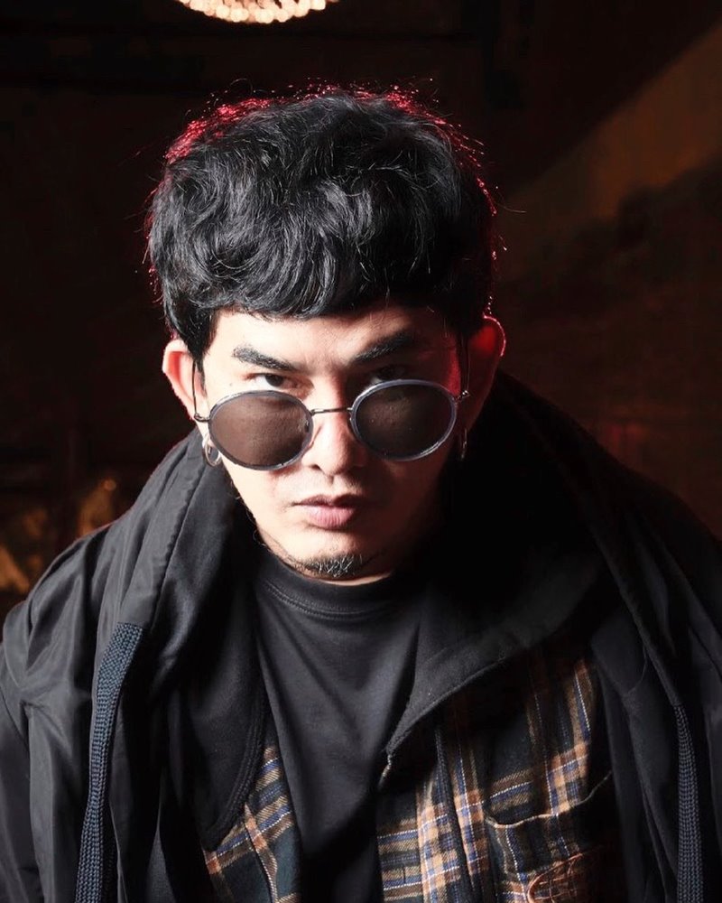 พชร์ อานนท์