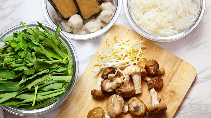 ก๋วยเตี๋ยวน้ำซุปเห็ดหอมเจ