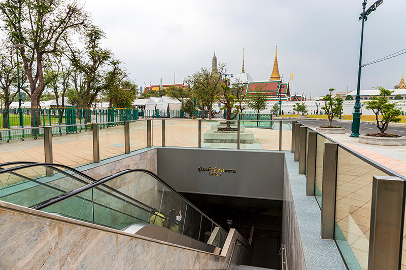 ที่ถ่ายรูปเทรนด์สไบกับกางเกงยีนส์