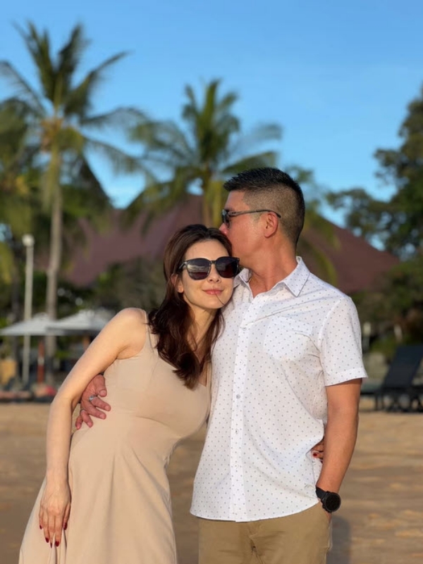 แบงค์ พชร ปล่อยคลิปละมุนคู่ โบว์ เบญจวรรณ พร้อมเพลงยิ้มง่าย