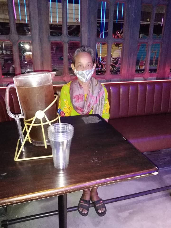 ป้าจองโต๊ะ