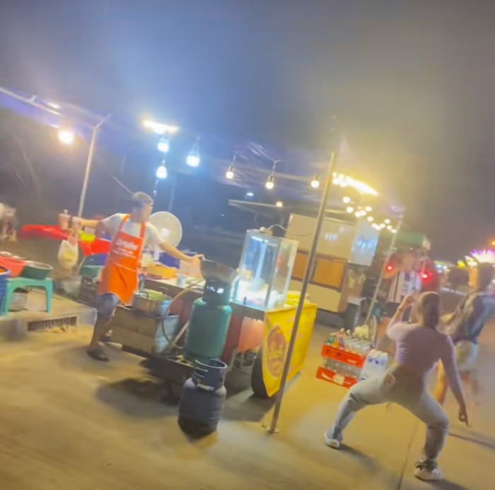 สั่งบะหมี่เกี๊ยว