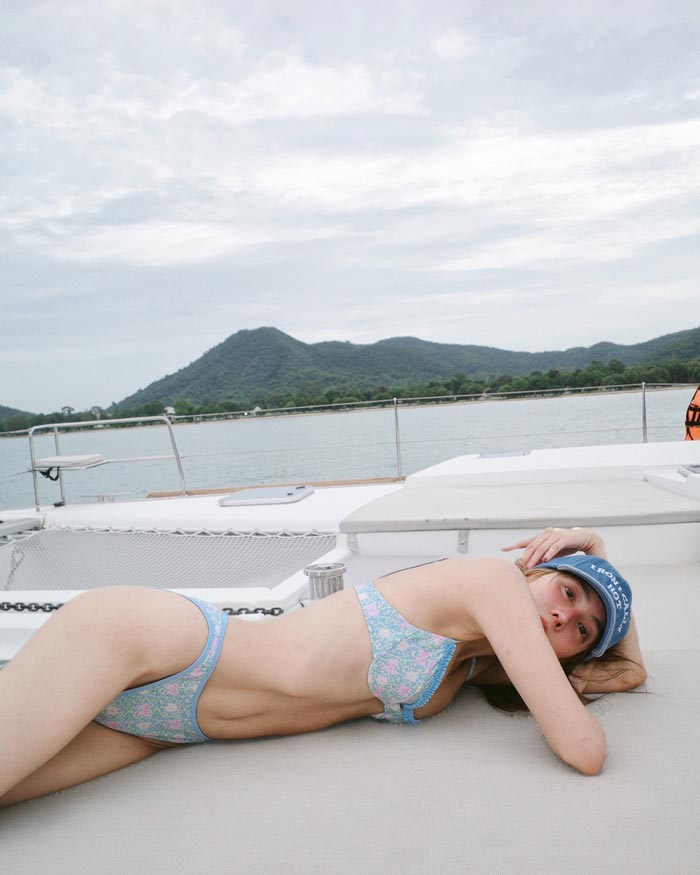 เจนี่ ชุดว่ายน้ำ