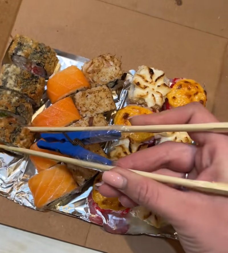 ใช้ตะเกียบ