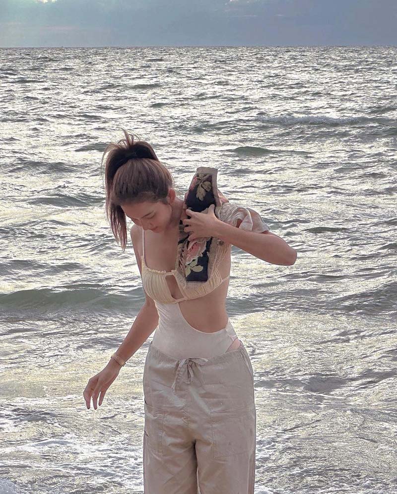 โบว์ เมลดา ชุดว่ายน้ำ