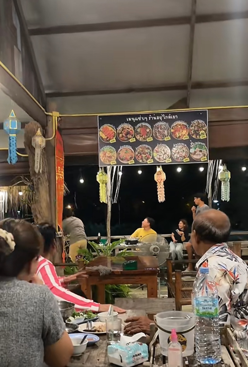 งูเข้าร้าน