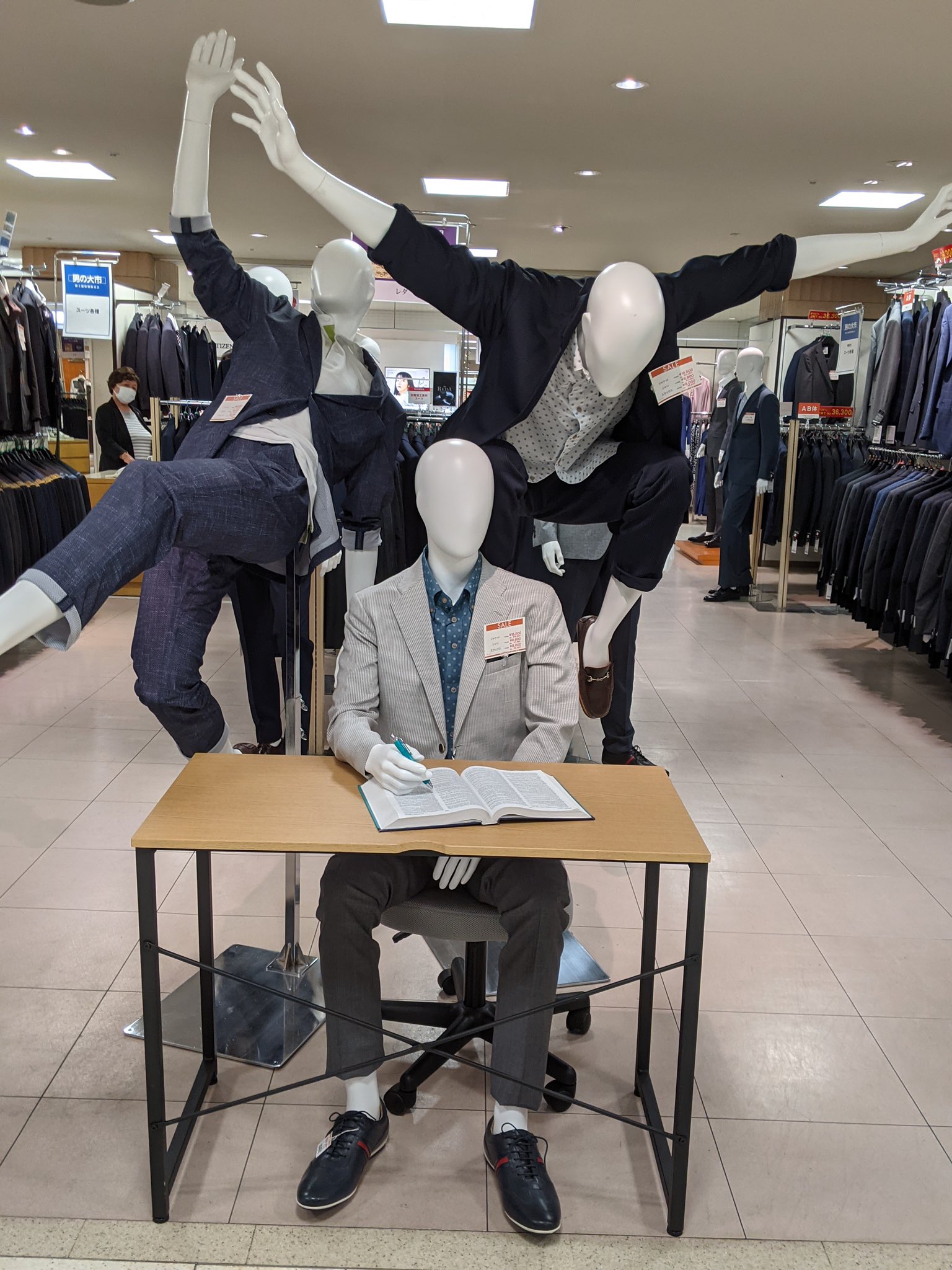 หุ่นโชว์เสื้อ