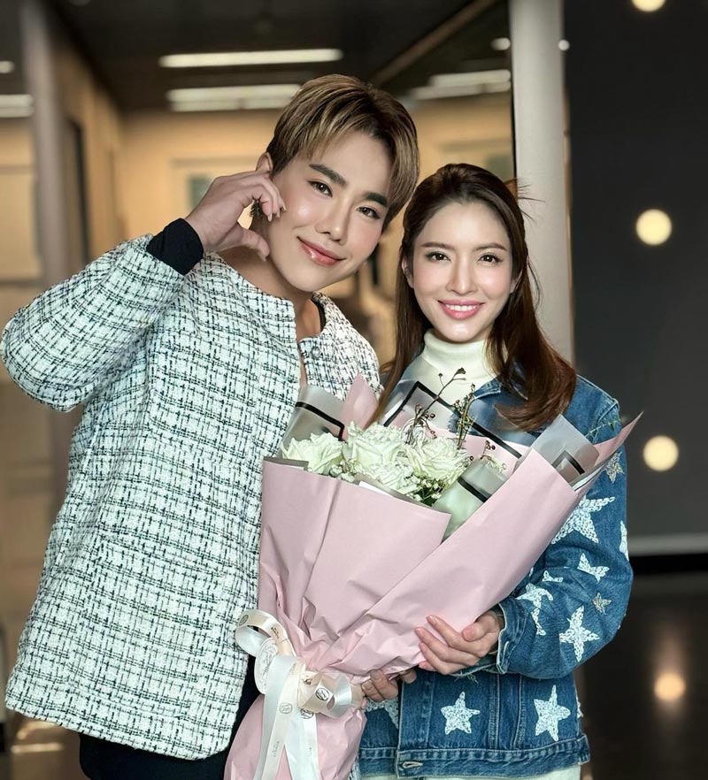 ดีเจบุ๊กโกะ แอฟ ทักษอร