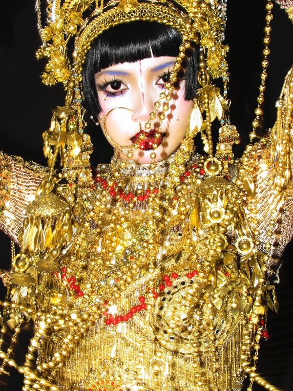 ลิซ่า แต่งเป็น Jibaro ไซเรนสาวรับฮาโลวีน