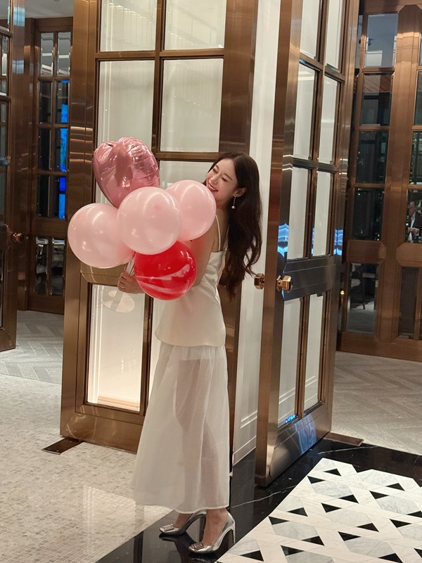 ฟาง ธนันต์ธรญ์ ฉลองวันเกิด โชว์ช่อดอกไม้สุดอลัง 